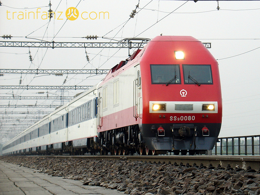 SS9G型电力机车（图 DF11-0128）