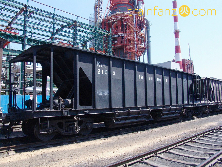 K18D型矿石漏斗车 （图 孟超）