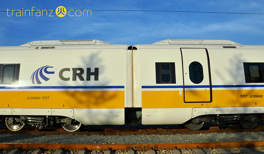 CRH380B检测列车的车厢连接处 （图 有图为郑）