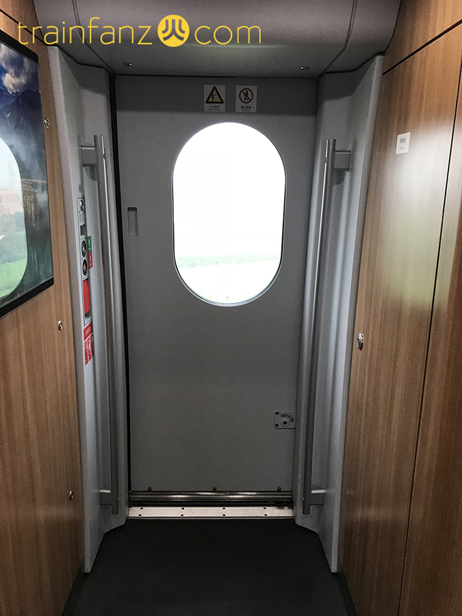 CR400BF动车组的车门位置 （图 Akira）