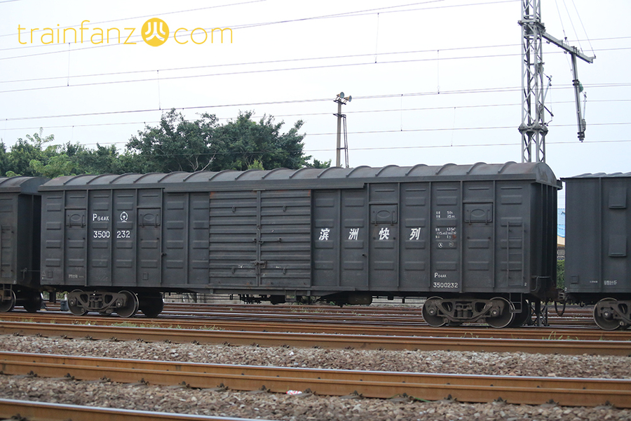 P64AK型通用棚车 （图 谭智泉）
