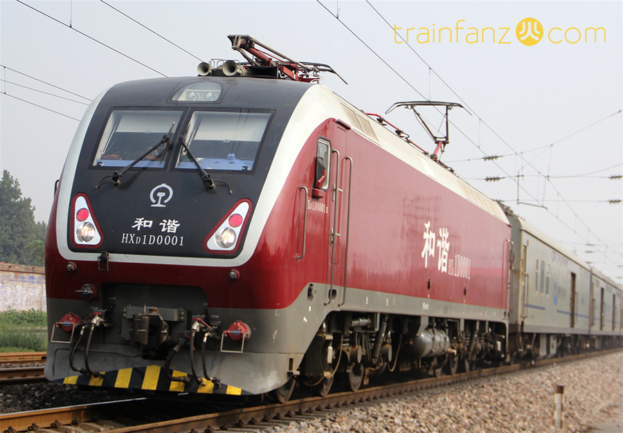 HXD1D型电力机车（原始涂装）（图 李宗翰）
