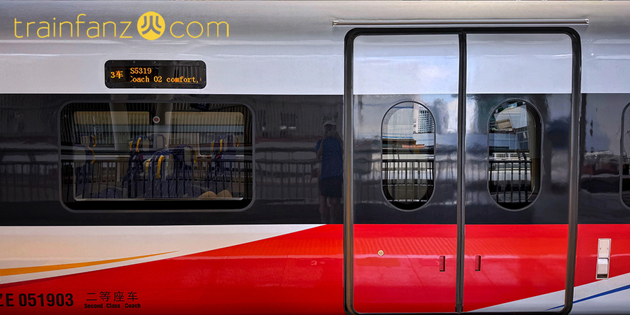 CRH3A-A动车组的车身特写 （图 胡晨光）