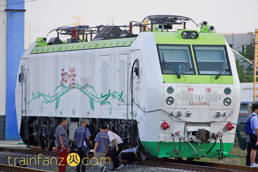 永磁电机版的HXD2D型电力机车 （图 秦浩博）