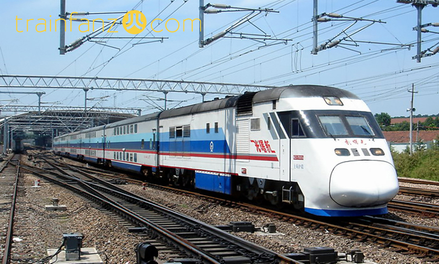 新曙光号动车组的车头特写 （图 宁东宇涵）