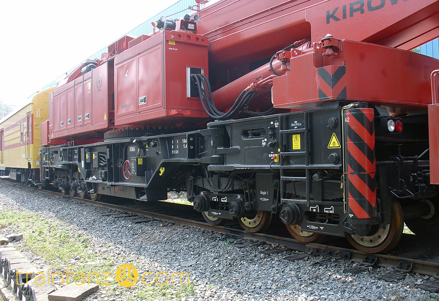 NS1600起重机的走行系统及起重支脚（非工作状态） （图 Akira）