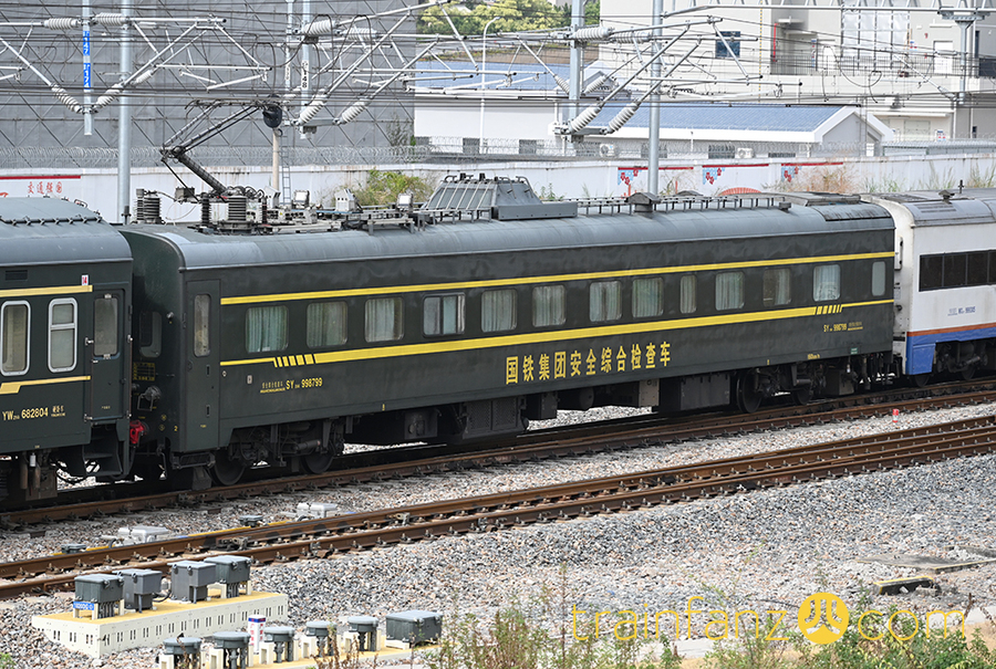 SY25K型安全综合检查车，车号998799，
经过改造升级后，车身涂装改为“绿皮车” （图 Allan WONG)
