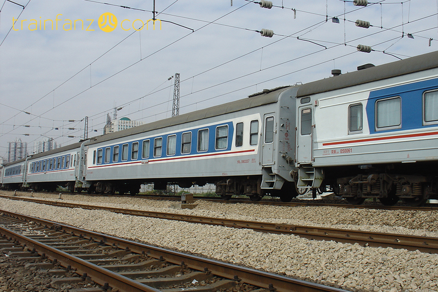 YW25硬卧车的地方铁路涂装，此为三茂铁路的涂装 （图 Akira）