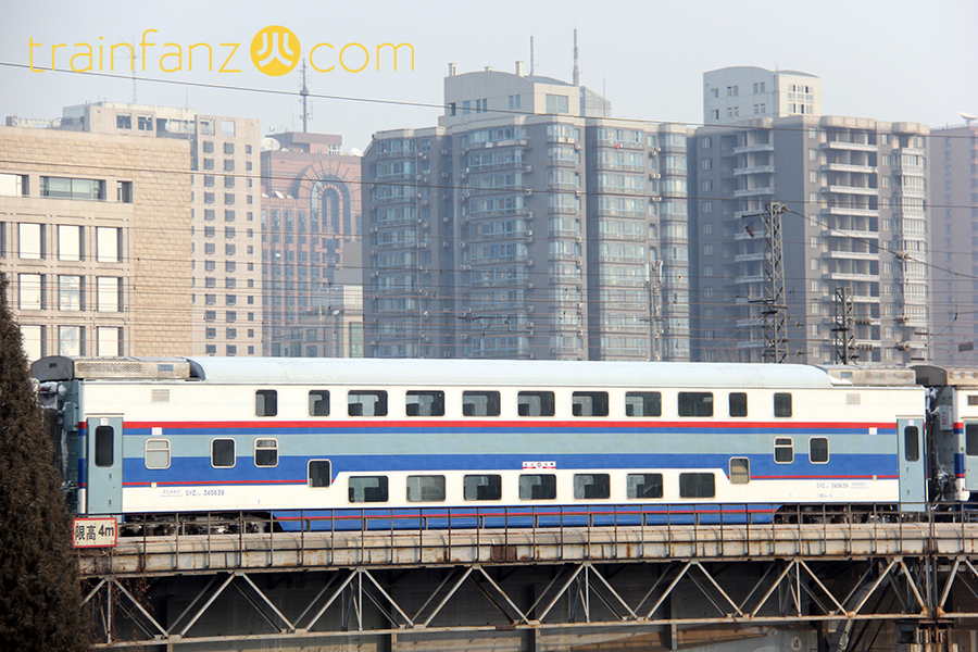 SYZ25K双层硬座车的侧面 （图 K2Cr2O7）