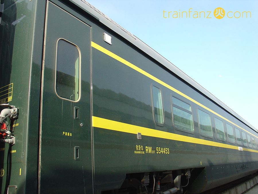 高原版RW25T型软卧客车 （图 DF11-0128)
