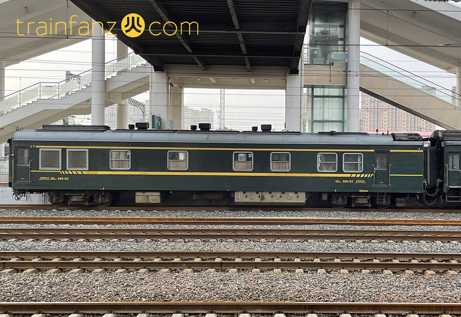 KD25K发电车被“刷绿”后的样子，成为“绿皮车”的一份子 （图 Akira）