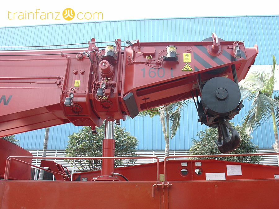 NS1600起重机的吊臂滑轮组 （图 Akira）