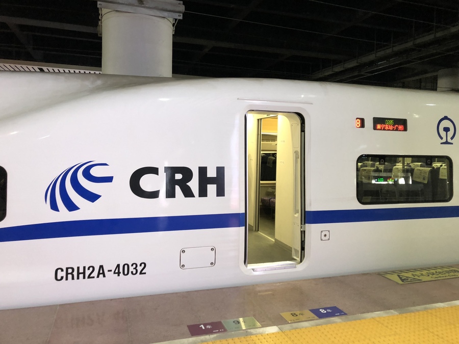 CRH2动车组的头车车身特写（图 Akira）