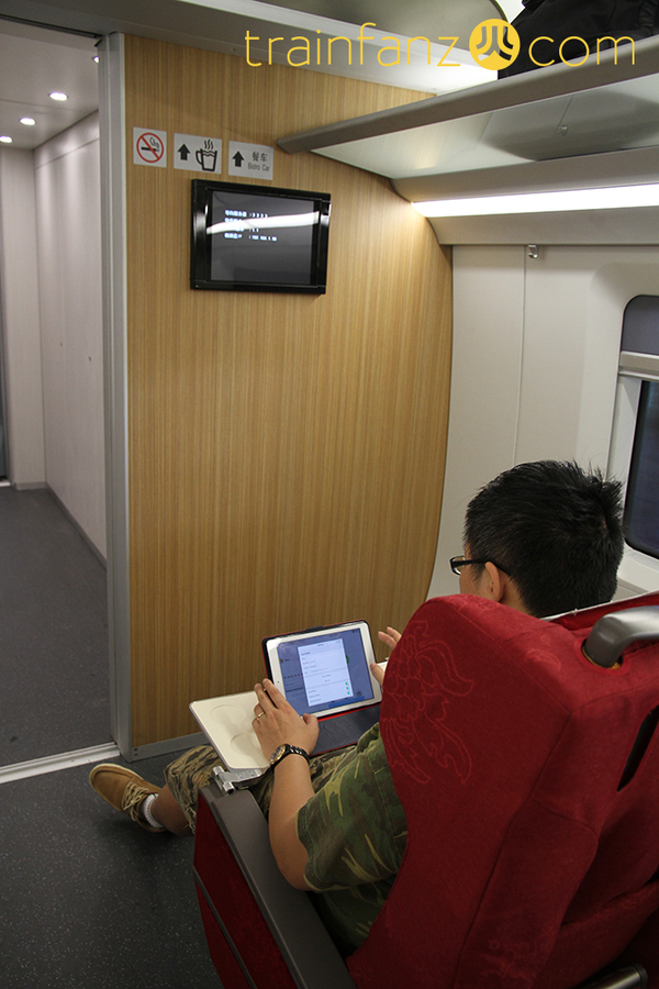 CRH380D动车组一等座车的第一排座椅腿部空间相当充裕 （图 Akira）