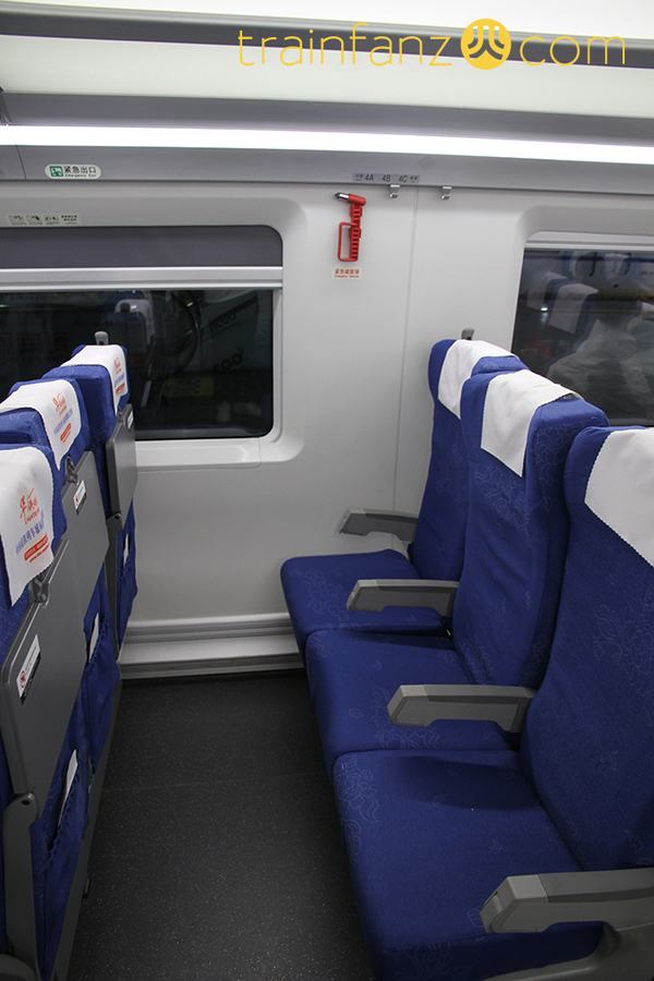 CRH380D动车组的二等座车的座椅 （图 Akira）