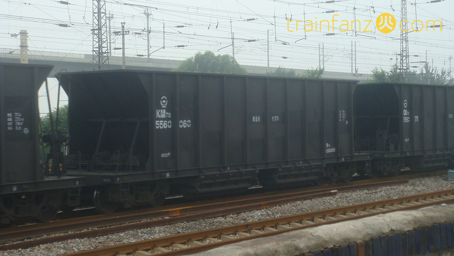 KM70漏斗车被改为黑色涂装 （图 K2Cr2O7）