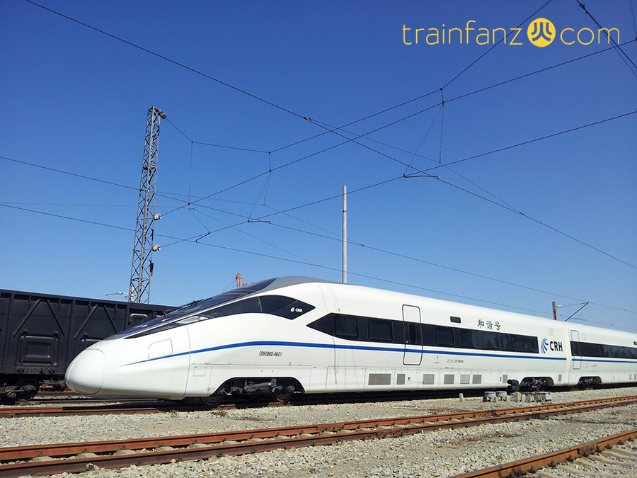 CRH380D动车组车头侧面（图 王铮）