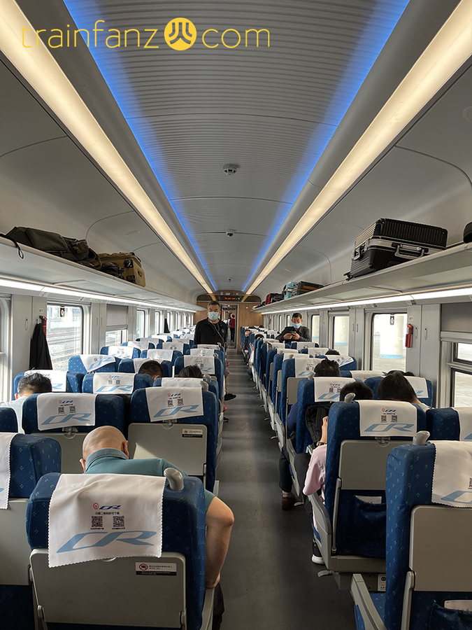 CR200J动车组的二等座车内饰 （图 Akira）