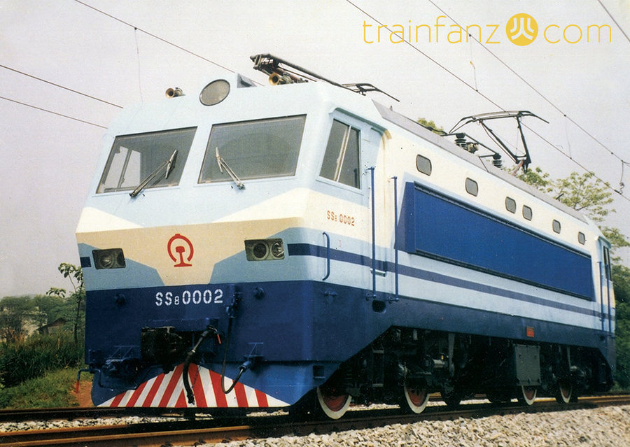 SS8型电力机车（图 CRRC）