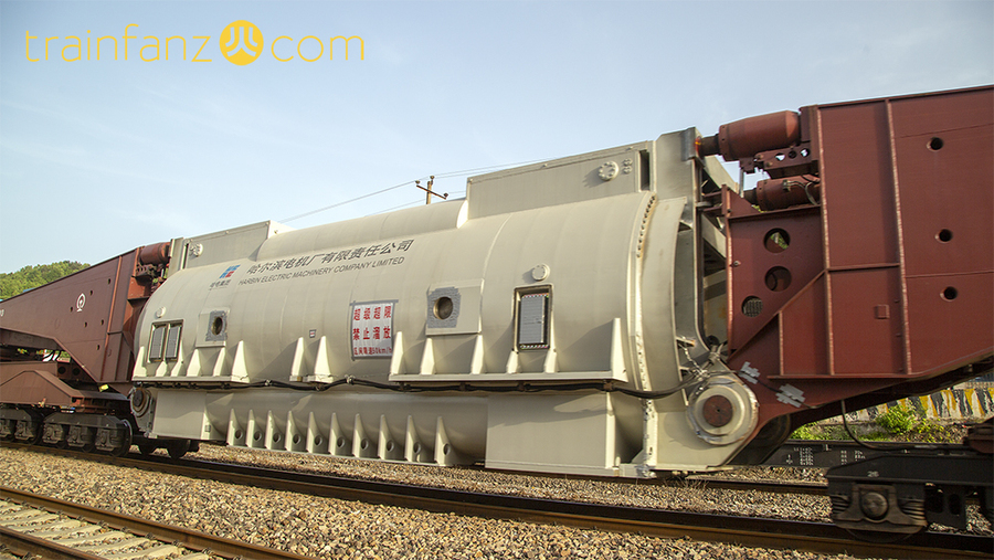 DQ35钳夹车的钳夹运载状态 （图 谭智泉）