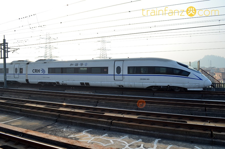 CRH380B动车组的车头侧面 （图 Allan Wong）