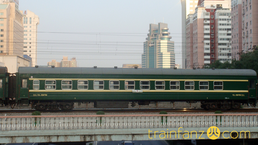 YZ22硬座车的侧面 （图 K2Cr2O7)