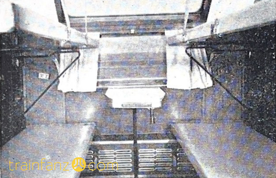 SRYW22软硬卧合造车的上层硬卧客室（图 CRRC）