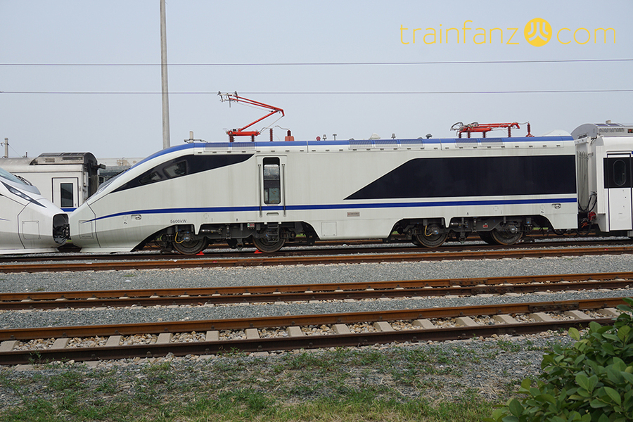 CR200J动车组的头车侧面（图 Allan Wong）