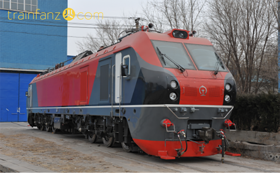HXD2D型电力机车 （图 王路）