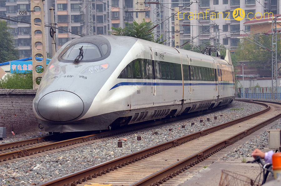 CRH380A动车组车头特写（图 Allan Wong）