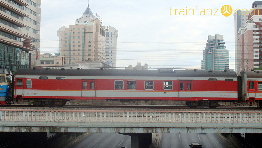 涂有25G型客车涂装的UZ25B邮政车 （图 K2Cr2O7）