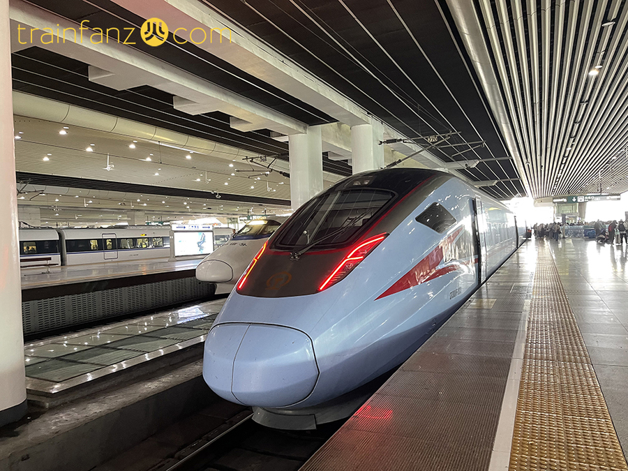 CR300AF型动车组（图 曾嘉乐）