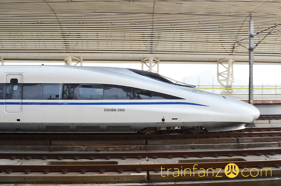 CRH380A动车组车头侧面（图 Allan Wong）