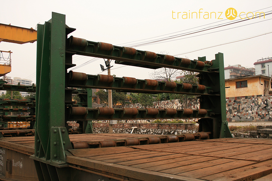 T11BK型长轨车，运轨车的装轨架子（图  Akira）