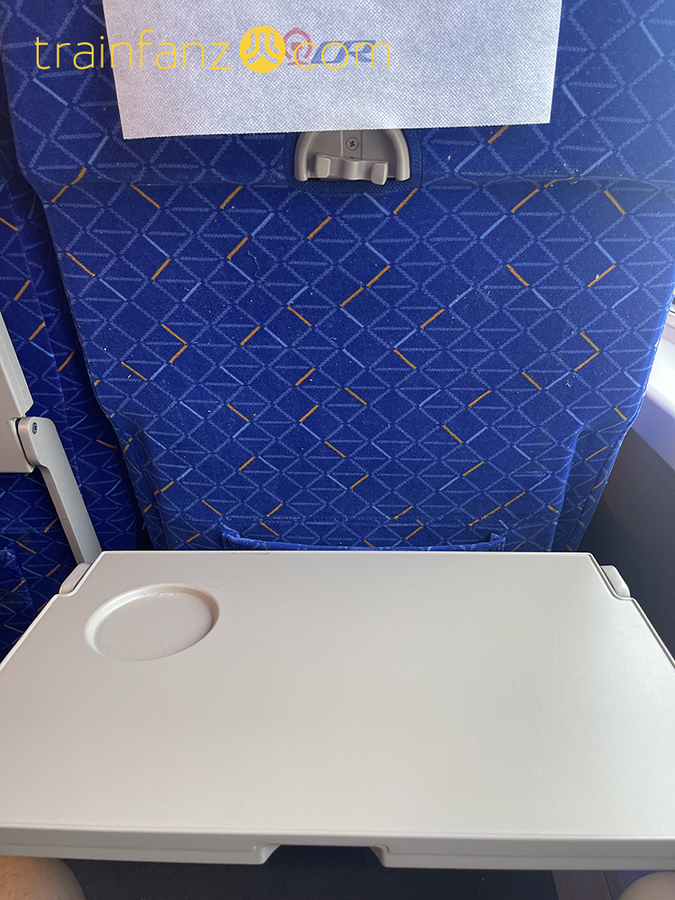 CR300AF动车组的二等座座椅小桌面 （图 Akira）