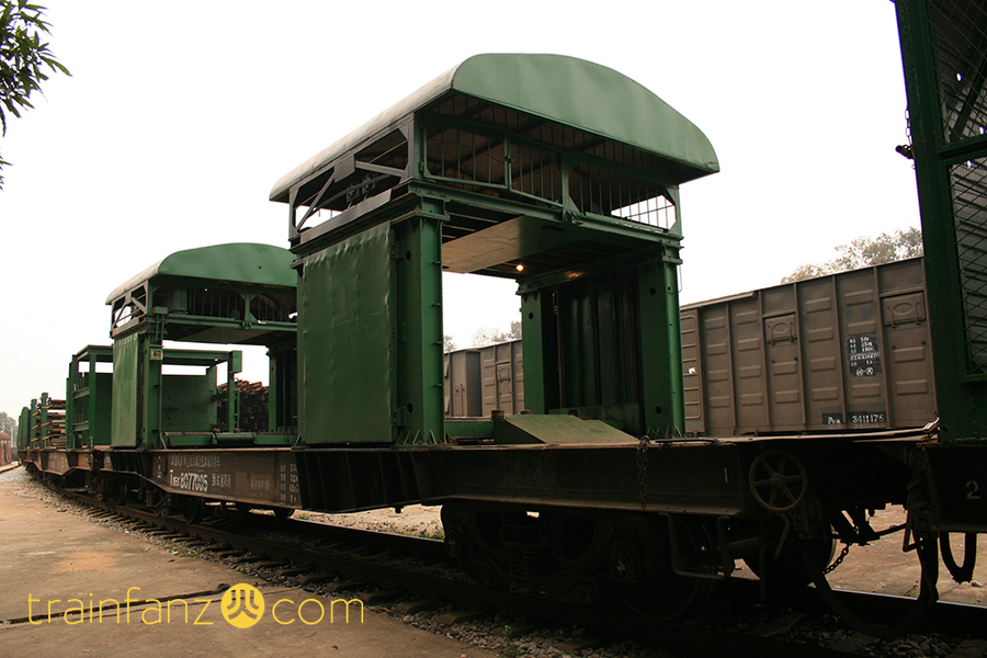 T11BK型长轨车，作业首车特写（图 Akira）