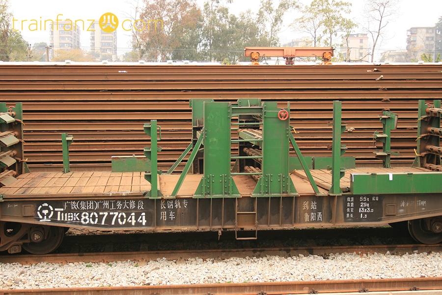 T11BK型长轨车，锁定车架子（图 Akira）