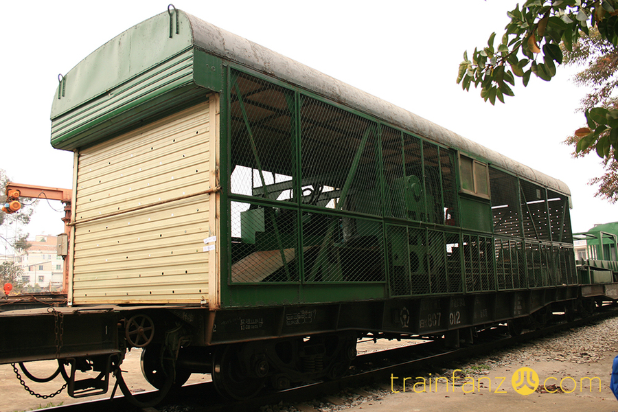 T11BK型长轨车，作业中车1的端面 （II 端）（图 Akira）