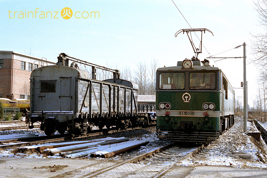 6K电力机车正面 （图Eiji Akagawa）