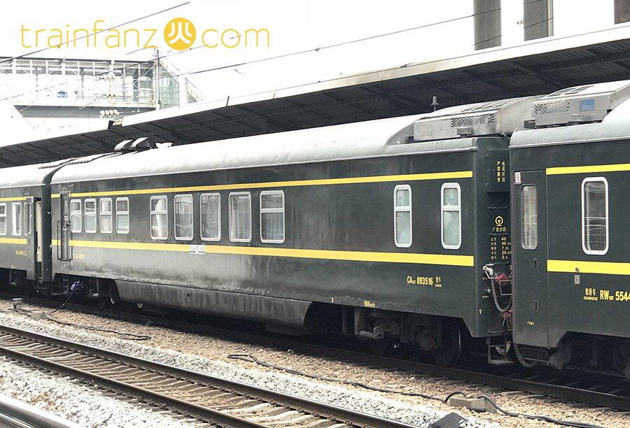 后期改成“绿皮车”涂装的CA25T型餐车 （图 Akira）