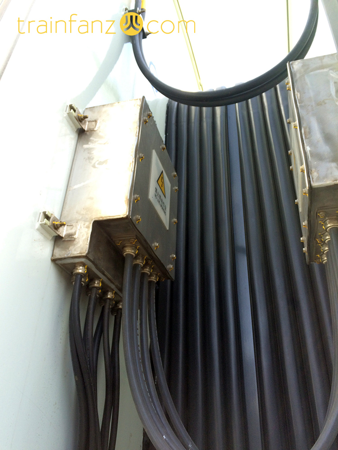 CRH1A-A动车组的车厢连接处风挡 （图 Allan Wong）