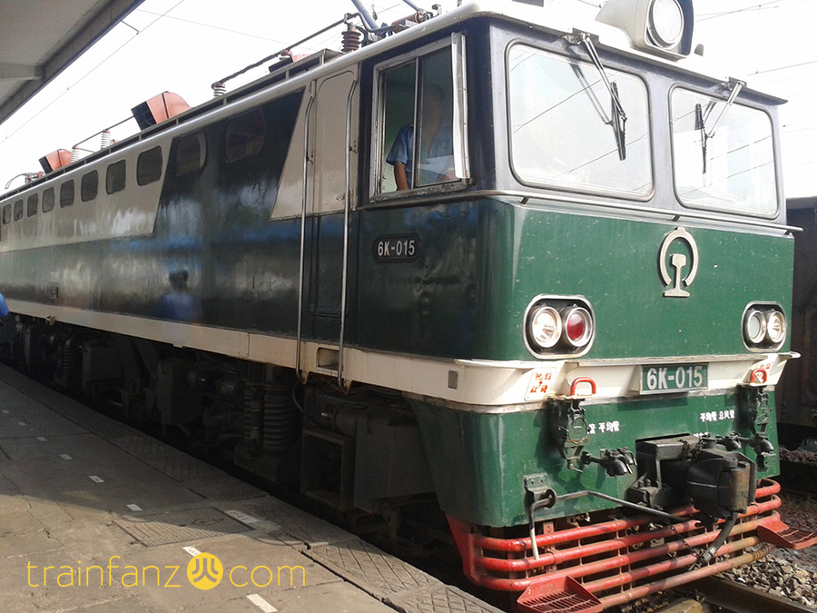 6K电力机车的车头特写 （图 张宁）