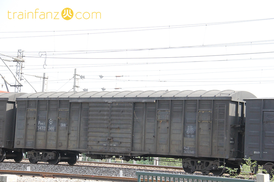 P64AT棚车后期基本被改为全黑的车身涂装 （图 K2Cr2O7）