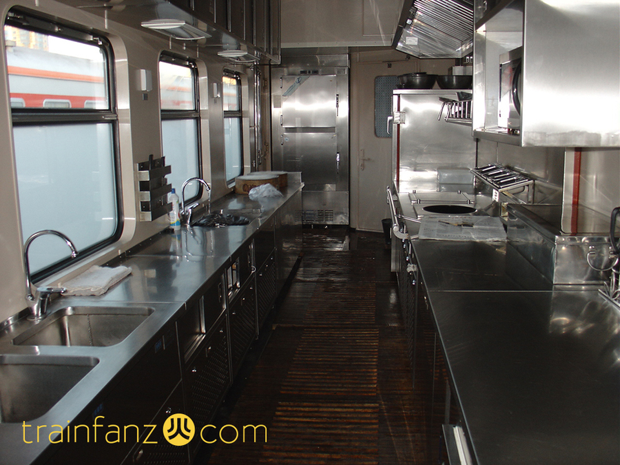 CA25T餐车的厨房 （图 Akira）