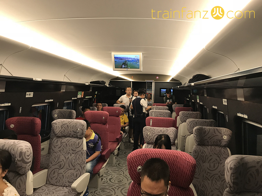 “动感号”车上的一等座车车内设计 （图 Akira）