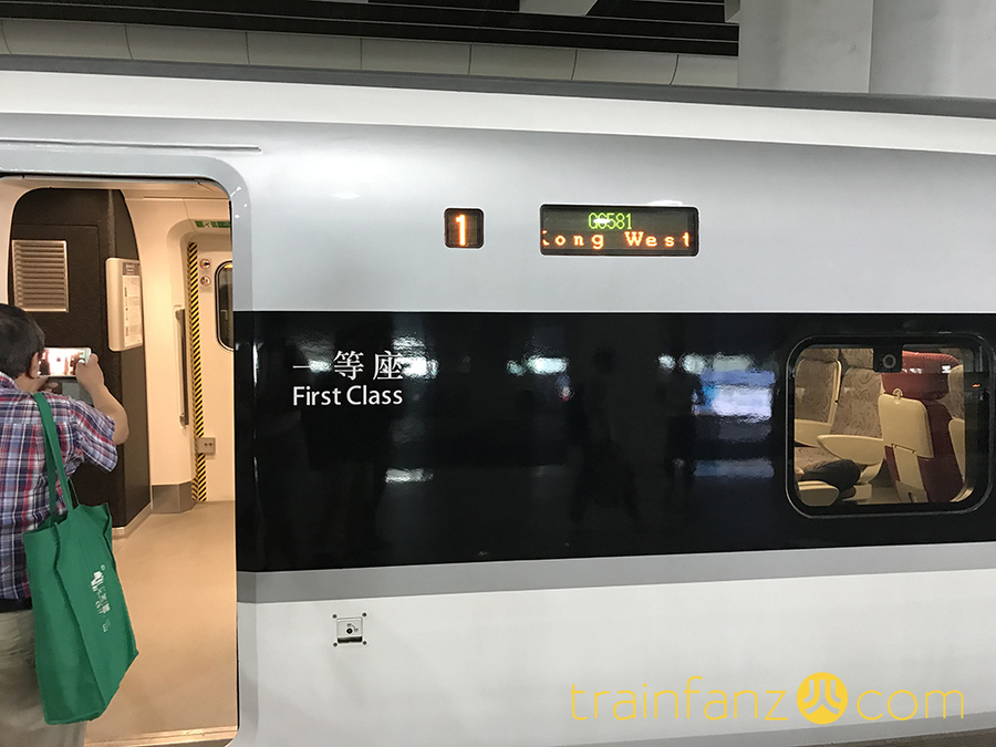 “动感号”的车身电子水牌及电子车厢编号 （图 Akira）