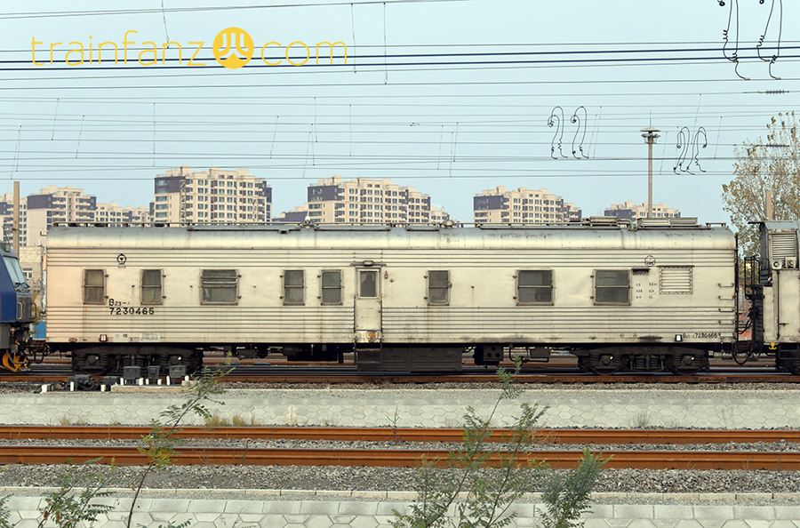 B23-2型冷藏车的发电乘务车的侧面（图 K2Cr2O7)