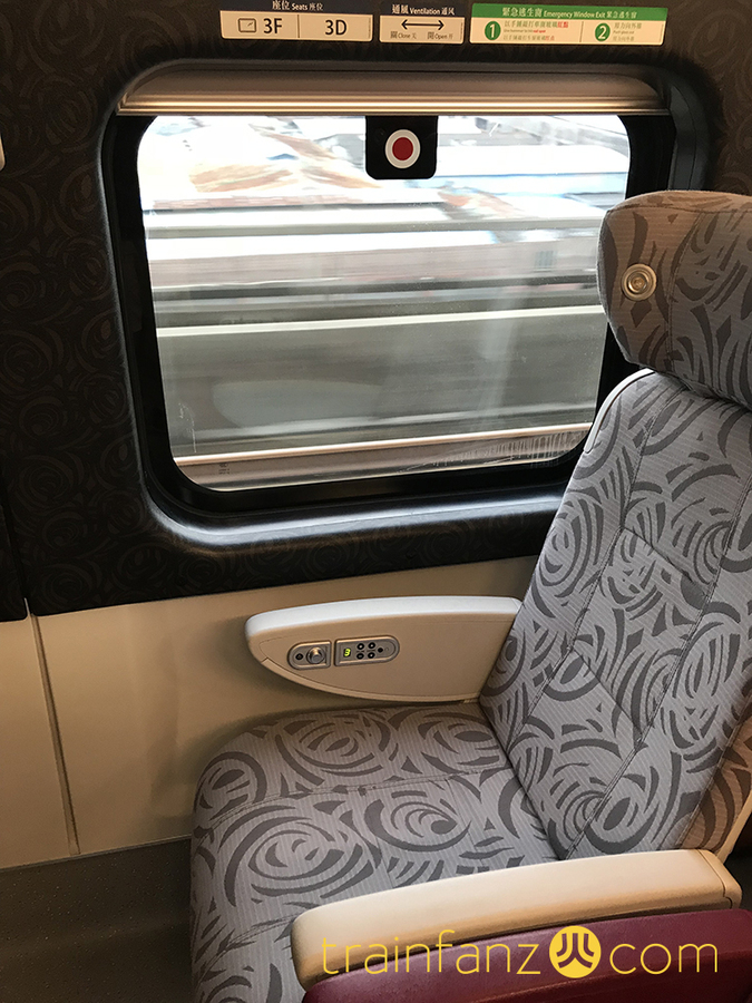 “动感号”一等座车的安全配套设施（图 Akira）
