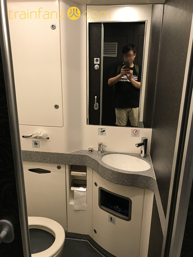“动感号”车上的洗手间（图 Akira）