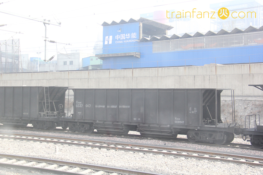 改为黑色涂装的K18AK漏斗车（图 K2Cr2O7）